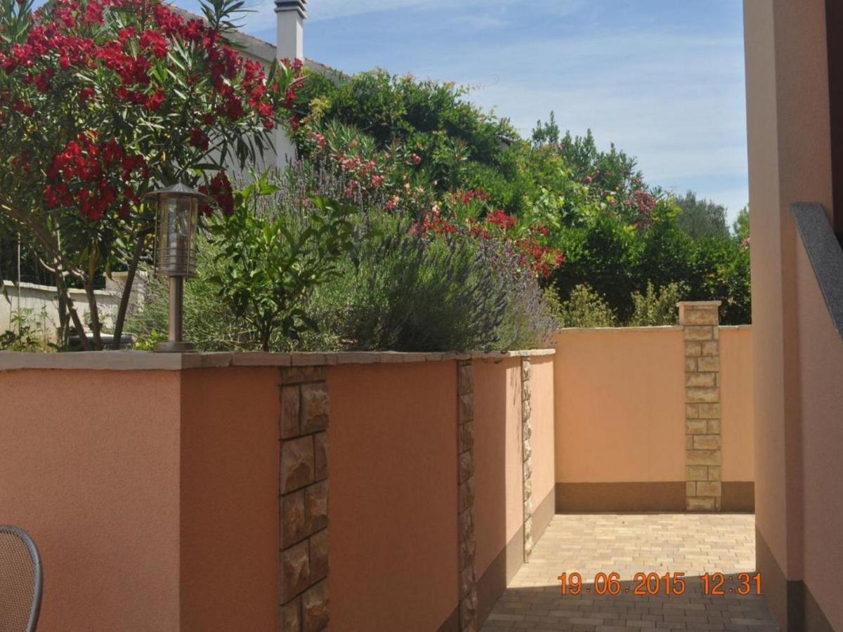 Apartments Vala Vinišće Exterior foto